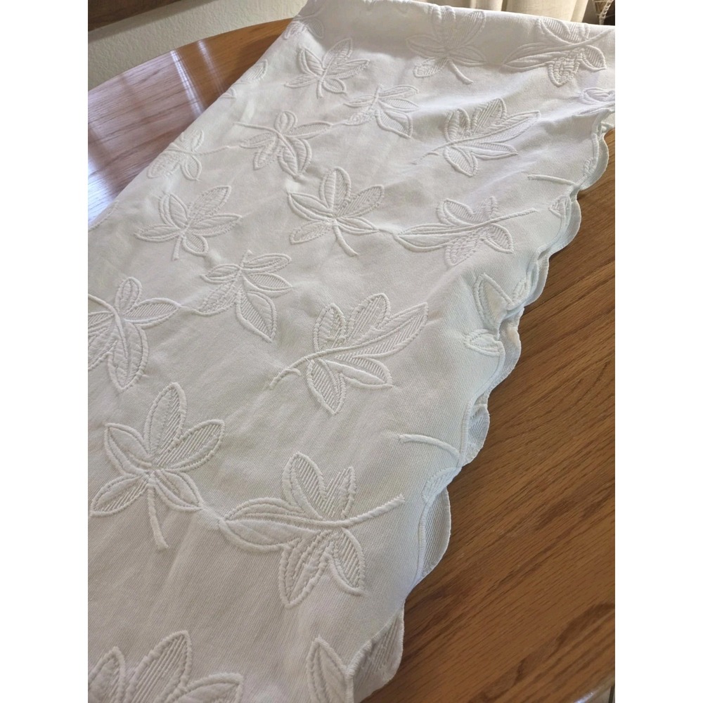Jcpenny Queen Quilt White Raised Leaf Embroidered Scalloped Edges Minimalist